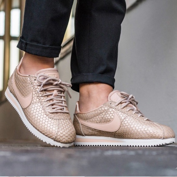 NWT Nike Classic Cortez SE gold - Picture 2 of 8